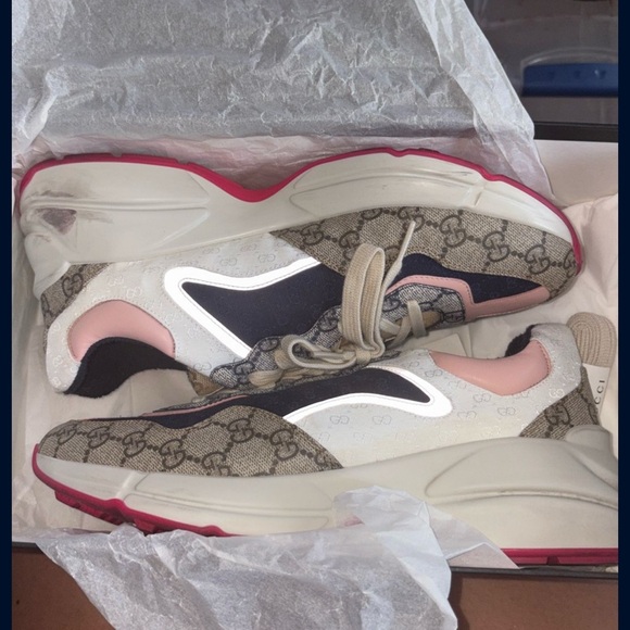 Gucci Women's Beige and Pink Logo Sneakers - Picture 1 of 3